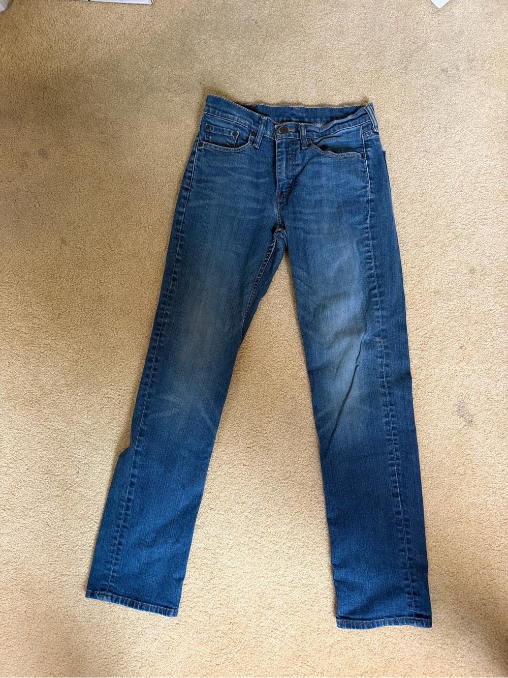 Levi's Women's Straight Leg Jeans in Medium Blue Wash